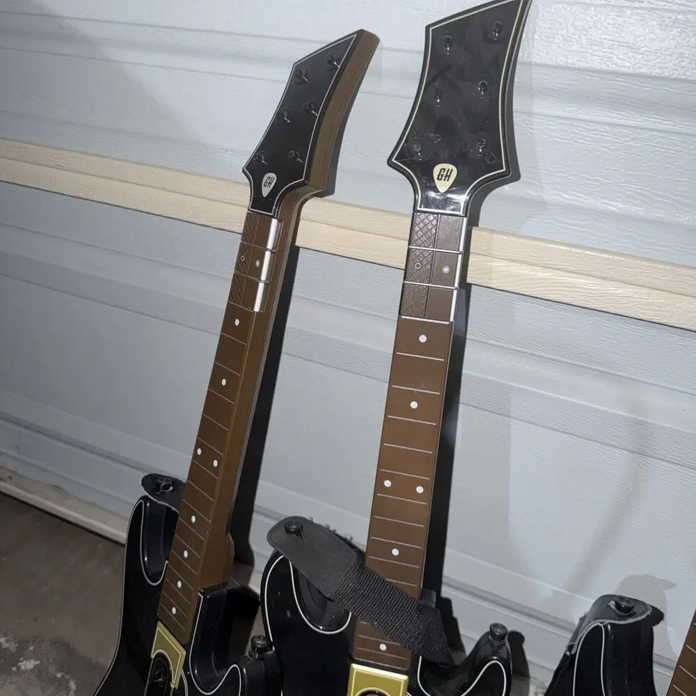 Lot of 5 Activision Guitar Hero Power Wireless Guitar Xbox 360/PS3 3 With Straps